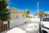 Walk to Duval! - Cozy  Key West  Cottage! - บ้านพักหลังเล็ก