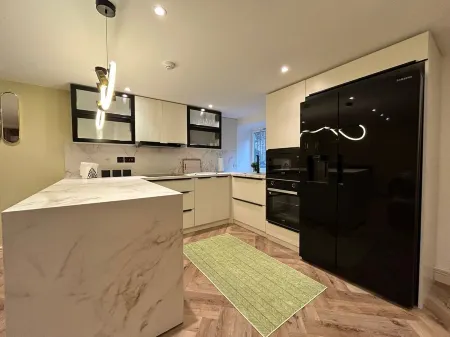 The Luxurious Hideaway Отели рядом с достопримечательностью «Строберри Филд»