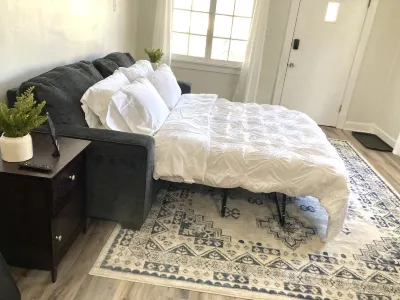 Houston Whiteside Cottage Hotel dekat Hutchinson Sports Arena