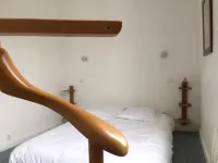 Charming Valentine fisherman's cottage, town center, close to train station and beach