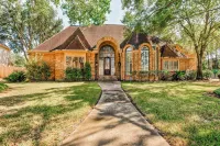 Private Pool,  Spacious and Elegant, and Centrally Located Huge Estate Hotels near WoodsEdge Community Church