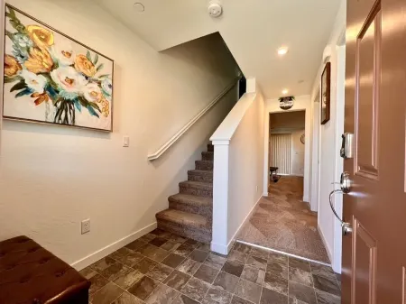 Brand New, 5 Bedroom/3 Bath Home- On your way to Yosemite! Отели в г. Чоучилла