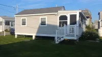 Breakwater Village, Coastal Cottage w/access to a private beach - 2-Star