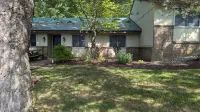 Charming 2-bedroom condo in McHenry Close To Lake Activities and Ski Resort Hotels in 