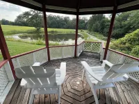 Peaceful, spacious 4 bedroom house in the country - Gazebo/Pond