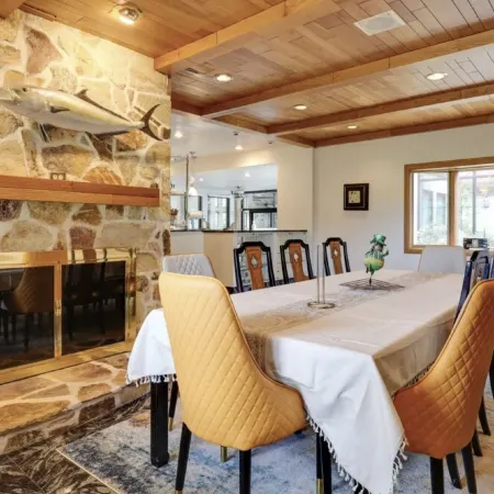 Stien Oasis: Heated Indoor Pool Oasis With Theater, Bar&Tennis Court.
