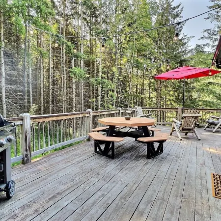 The Pines on Maples~ Hot Tub ~ Fire Pit & Indoor Fireplace - Game Room