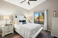 Luxury Home, Beautiful Neighborhood, Spacious for Family, with Pool/Spa. Tillys附近的飯店