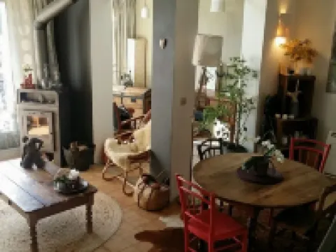 VILLA, 55 m2, BIOT, 4 / 6Pers, south-facing wooden terrace, swimming pool in private domain Hotels in Biot