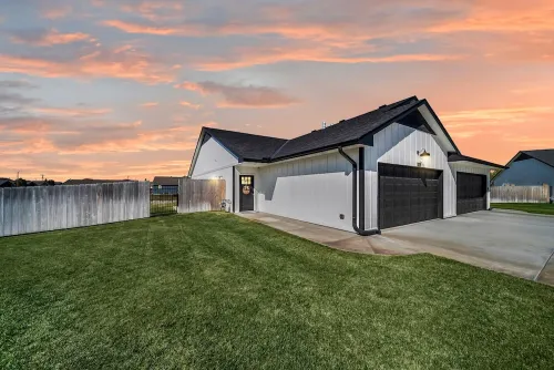 This charming 3-bedroom, 2-bathroom house comfortably sleeps 7.