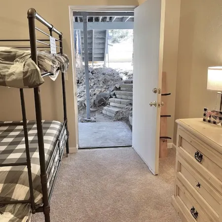 Cozy Family Friendly Lodge, 2 Games Rooms, Hot Tub, EV Charger