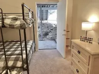 Cozy Family Friendly Lodge, 2 Games Rooms, Hot Tub, EV Charger