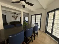 The Charming House of Riverside: All King beds, 55" Smart TVs, W/D, Downtown 리버사이드 호텔