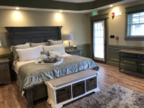 Guest Quarters at the Inn - 103