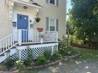 Quaint Neighborhood / Close to Beaches