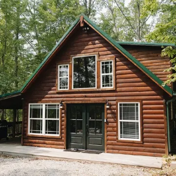 "The Lantern" Woodsy Cabin Experience w/ HotTub