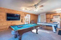 A cabin look house with Dome Room/Spa/Pool/View/Play Set/Game Room/FamilyFun