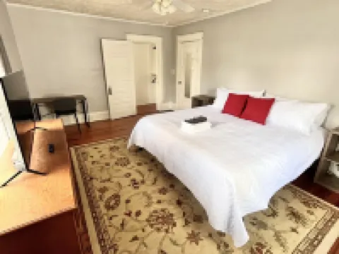 Historic Downtown Haven Hotels in Lee County