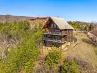Breath Taking Views with Pool and Hot Tub close to all attractions.