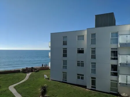 Luxury apartment right on the seafront. Sleeps 4.