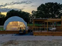Luxury Glamping Dome “Sol” in countryside with hot/tub near Hot Springs Hotels in Hot Spring County
