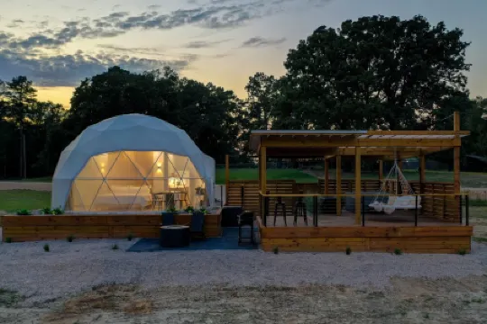 Luxury Glamping Dome “Sol” in countryside with hot/tub near Hot Springs