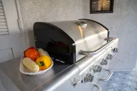 This Must Be the Place - Pool, Spa, Games, King Bed