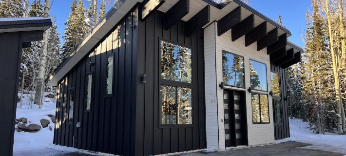 Chalet Black: Modern Ski Resort Haven in Wooded Paradise! 4 queen beds Hotels in Brian Head