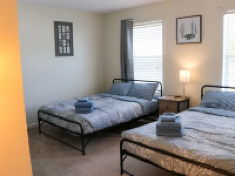 Mountain retreat/Hot Tub/Ski/Hike/Water Park/WIFI/Fire Pit Hotels in Durham