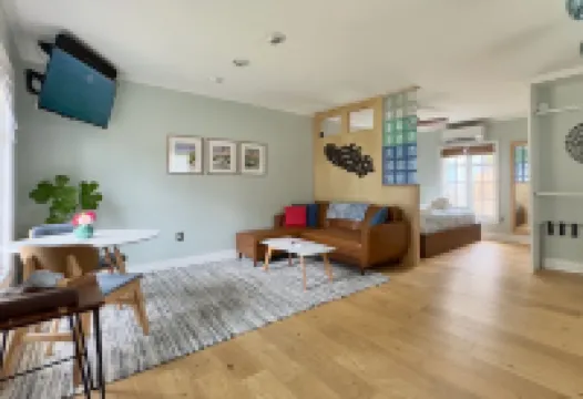 Private Detached Guest House Close to Historic Charleston