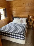 EAGLE LODGE - Cozy Cabin Overlooking the Beautiful E. Fork of the Chippewa River Hotels in Draper