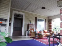 Well Equipped Clean Comfy Downtown APT with Parking