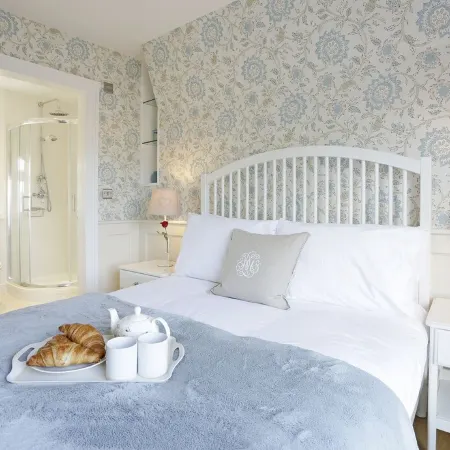The Lighthouse - luxury hotel style, central apartment with fantastic sea views Отели в г. Саутволд