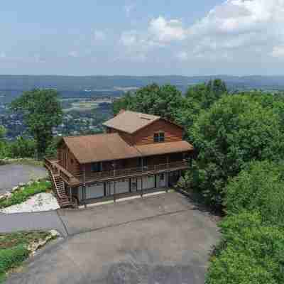 Sugarloaf Summit - Breathtaking views of the valley below. Ski, Knoebels & more Hotel Exterior