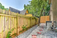 *Castle by the Square* - 5 minute walk to downtown Bentonville!