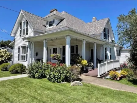 The Victorian Inn- New Listing!