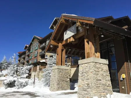 Snowshoe Village SLEEPS 6- Rimfire Lodge, Ski-In/Out, 1-Bedroom "PLUS" Condo