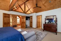 Modern Mountain Getaway in Connestee Falls now with a Tesla charger!