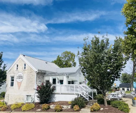 Spacious*Outdoor Space*Modern*Family*Groups*Modern*Artistic Отели в г. St. Charles County