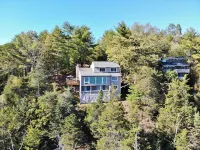 Cliff’s End • Ski & Golf Views • Fire Pit • Game Room