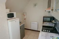 Apt. near beaches and golf course in quiet residential area close to shops