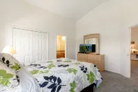 Stunning lake view, private pool,near Disney ,games room,free WiFi ,play golf