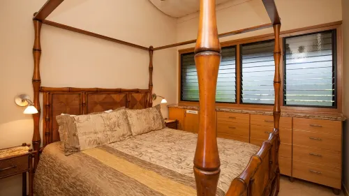 Luxury OCEAN FRONT Truly 5 Star with A/C, 20' From The Water At Pikake. No fees