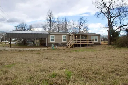 Spacious lake house with 3 bay car port with lights for bass boats! on Lake Fork