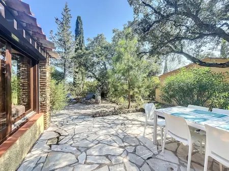 House near Fréjus, garden 1700 m2 in private estate with swimming pool, tennis....