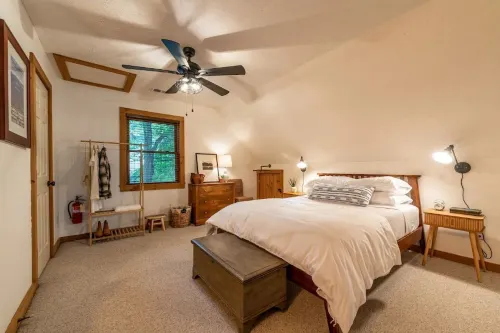 Creekside Cabin > 15min to Skiing, Hiking, & the Alpine Coaster > Pet-Friendly
