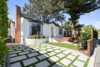 Charming Coastal Cottage - Windansea Beach Walkable - บังกะโล