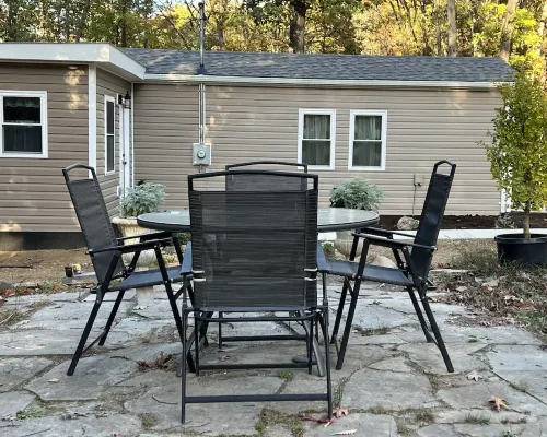Cozy Cottage / Writers Retreat  . Nestled in the woods . Private Hotels in Happy Creek