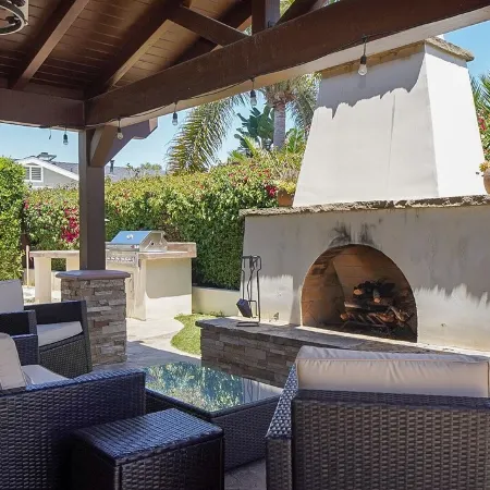 Gorgeous Detached Custom Craftsman Home - Walk to Beach!