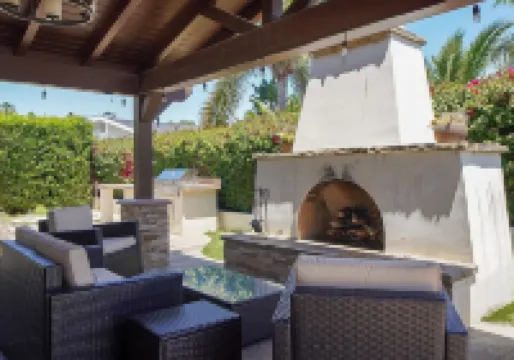 Gorgeous Detached Custom Craftsman Home - Walk to Beach!